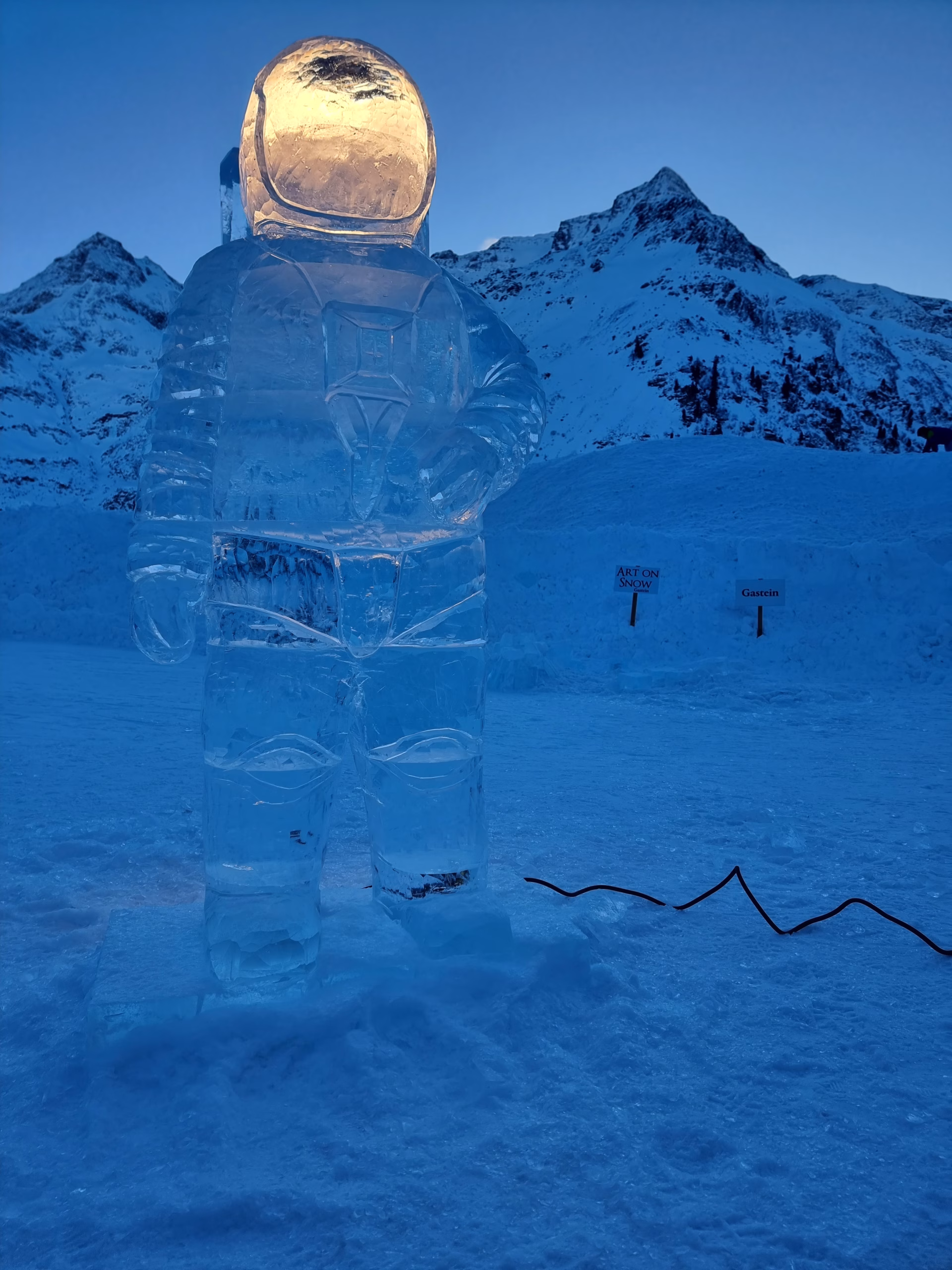 Eisskulptur Astronaut bei Veranstaltung Art of Snow in Gastein | by Stefan Steinbrich, Franken Carving